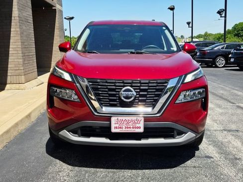 Used 2021 Nissan Rogue SV FWD image 2