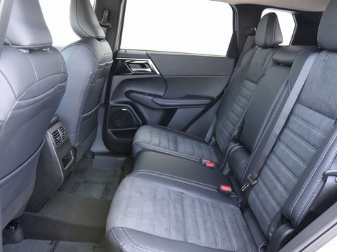 New 2026 Mitsubishi Outlander SE image 25