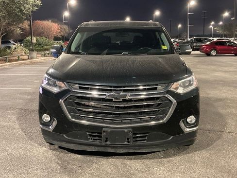 Used 2021 Chevrolet Traverse LT image 2