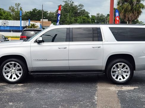 Used 2018 Chevrolet Suburban LT RWD image 3