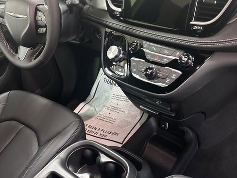 New 2026 Chrysler Pacifica Select image 28