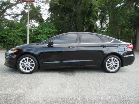 Used 2020 Ford Fusion SE FWD image 4