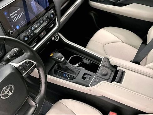 Used 2024 Toyota Grand Highlander FWD image 17