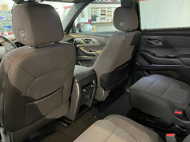 Used 2023 Chevrolet Traverse LT FWD image 22
