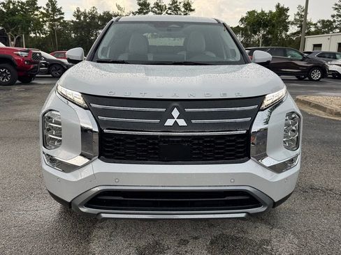 New 2025 Mitsubishi Outlander SE image 2