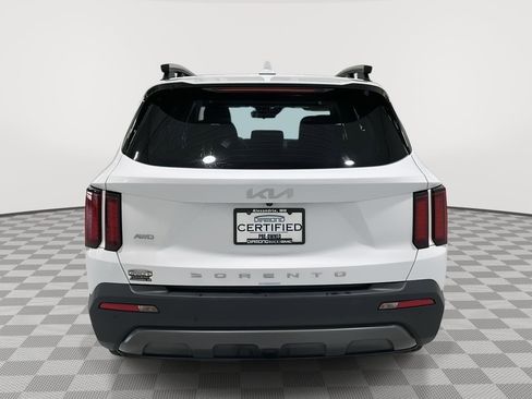 Used 2022 Kia Sorento S w/ Panoramic Sunroof Package image 4