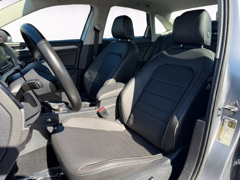 Used 2024 Volkswagen Jetta SE FWD image 9