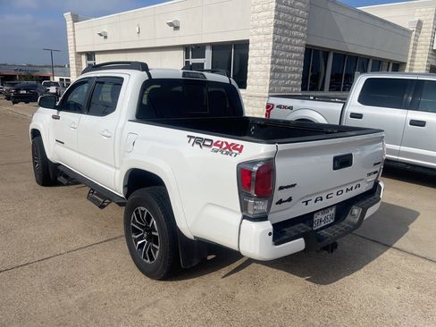 Used 2021 Toyota Tacoma TRD Sport image 2