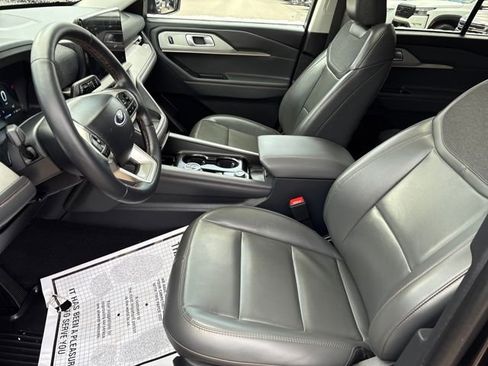 Used 2025 Ford Explorer Active w/ Active Comfort Package image 9