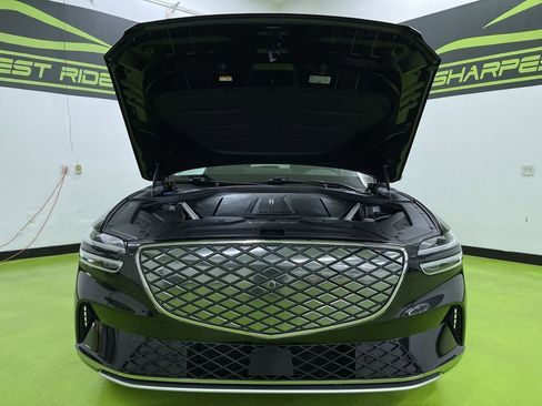 Used 2023 Genesis Electrified GV70 image 4