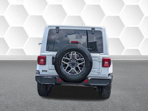 Certified 2025 Jeep Wrangler Unlimited Sahara AWD/4WD image 4