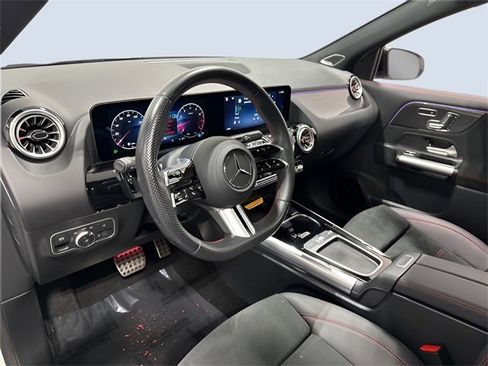 Used 2025 Mercedes-Benz GLA 250 4MATIC image 14