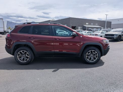 Used 2021 Jeep Cherokee Trailhawk image 7