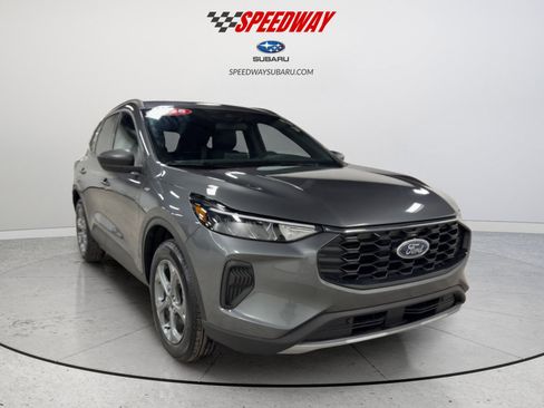 Used 2025 Ford Escape ST-Line image 2