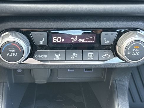 New 2025 Nissan Versa SR w/ Trunk Package image 15