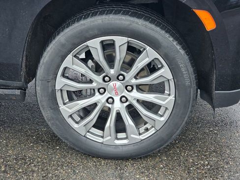 Used 2021 GMC Yukon Denali w/ Denali Premium Package image 9