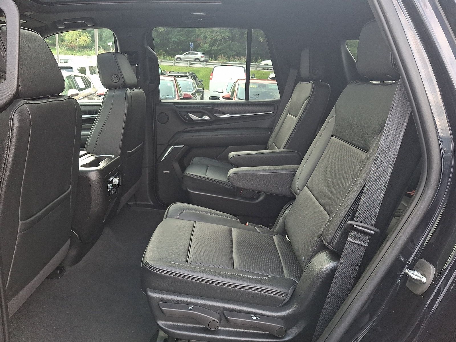 Used 2022 GMC Yukon Denali AWD/4WD image 11