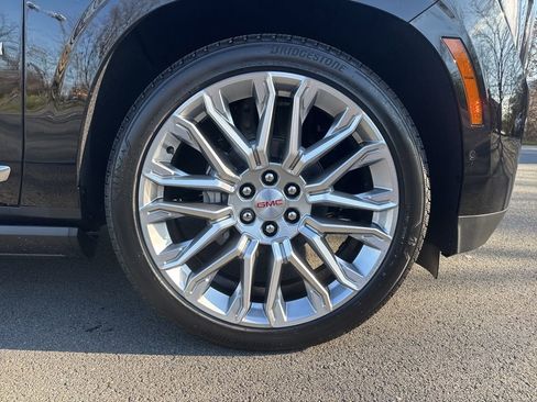 New 2026 GMC Yukon Denali w/ Denali Reserve Package AWD/4WD image 9
