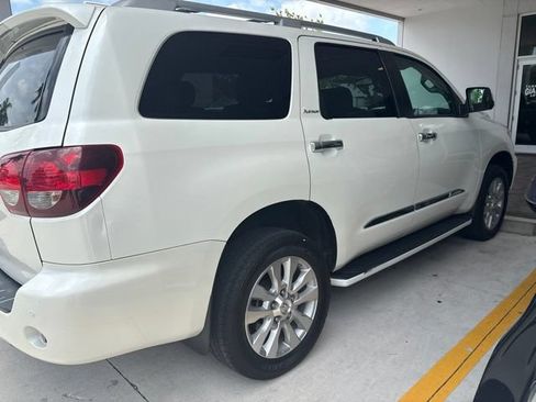Used 2019 Toyota Sequoia Platinum AWD/4WD image 4