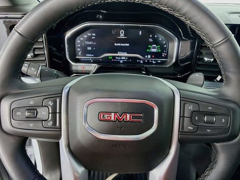 Used 2025 GMC Sierra 1500 SLT w/ SLT Premium Plus Package AWD/4WD image 16