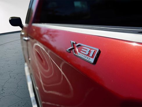 New 2026 GMC Sierra 1500 SLT image 9