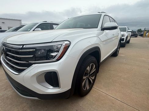 Certified 2026 Volkswagen Atlas SE AWD/4WD image 2