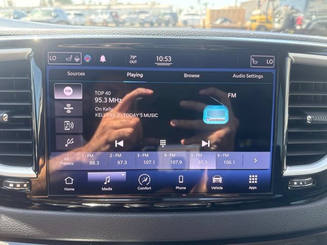 Used 2021 Chrysler Pacifica Touring-L FWD image 16