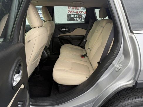 Used 2016 Jeep Cherokee Latitude w/ Comfort/Convenience Group FWD image 12