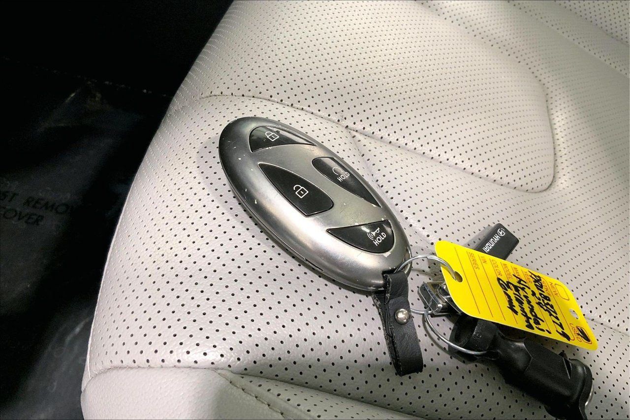 Used 2024 Hyundai Elantra Limited FWD image 11