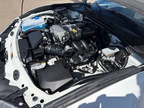 Used 2019 MAZDA MX-5 Miata RF Club w/ I-ACTIVSENSE Sport Package RWD image 17