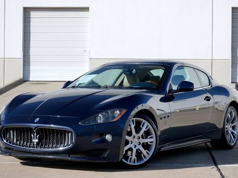 Used 2011 Maserati GranTurismo S image 2