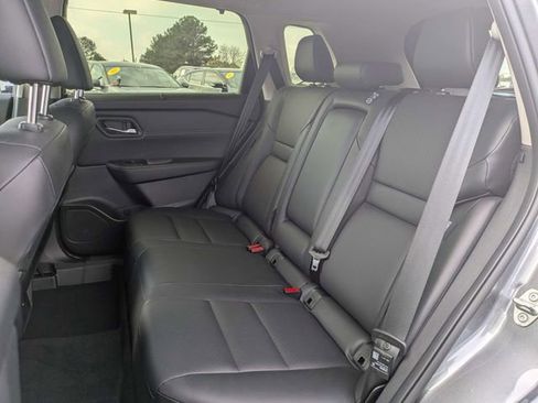 Used 2025 Nissan Rogue SV w/ SV Premium Package image 13