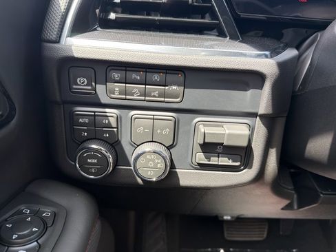 New 2026 Chevrolet Suburban RST w/ RST Capability Package AWD/4WD image 16