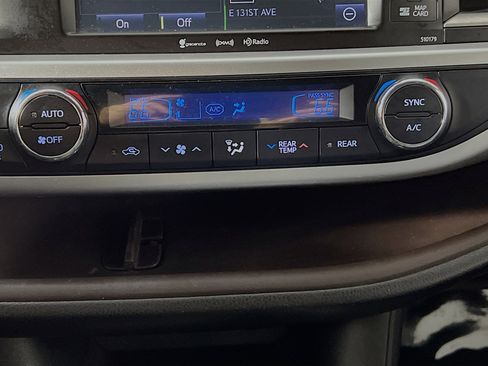 Used 2017 Toyota Highlander XLE image 26