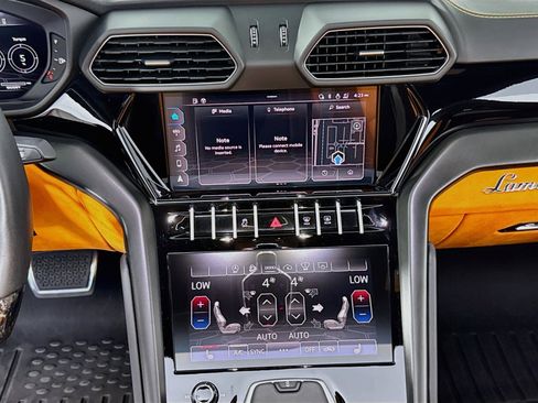 Used 2022 Lamborghini Urus AWD/4WD image 38