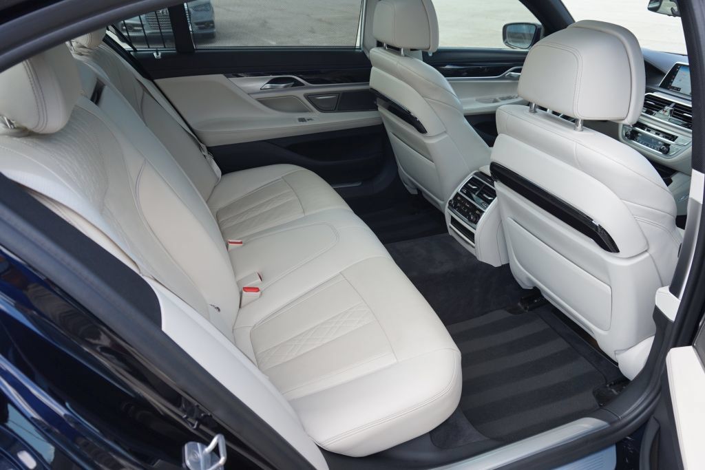 Used 2019 BMW 750i w/ Executive Package RWD image 28