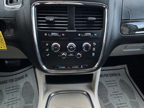 Used 2016 Dodge Grand Caravan SXT w/ Rear Park Assist Package FWD image 24