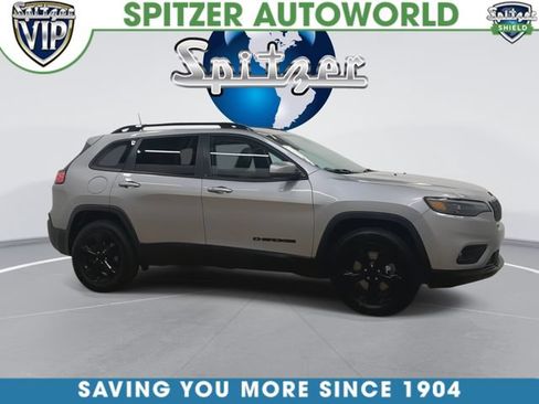 Used 2020 Jeep Cherokee Latitude Plus AWD/4WD image 2