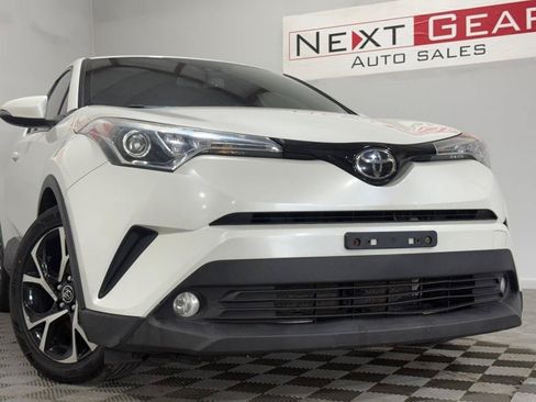 Used 2018 Toyota C-HR XLE FWD image 3