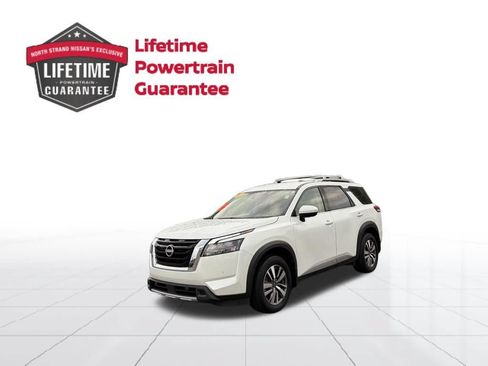 Certified 2025 Nissan Pathfinder SL AWD/4WD image 1
