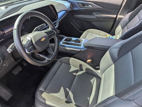 Used 2025 Chevrolet Equinox EV LT w/ Convenience Package image 8