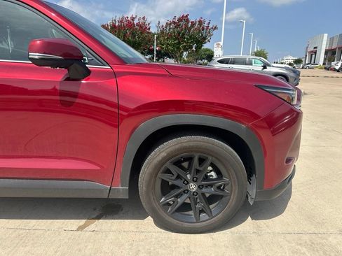 Used 2025 Toyota Grand Highlander AWD image 11