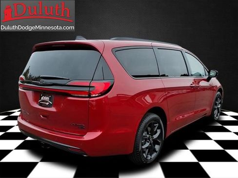 New 2026 Chrysler Pacifica Limited w/ Uconnect Theater Family Group image 3