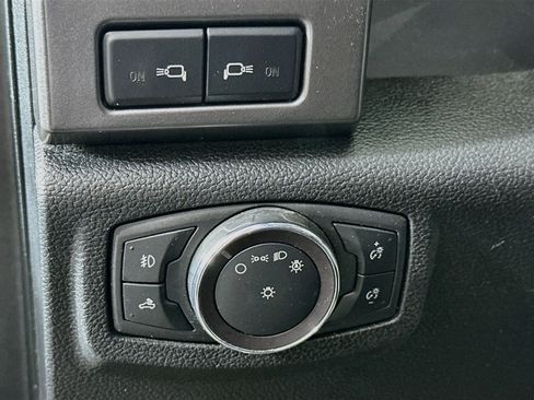 Used 2019 Ford F150 XLT w/ Equipment Group 302A Luxury AWD/4WD image 17
