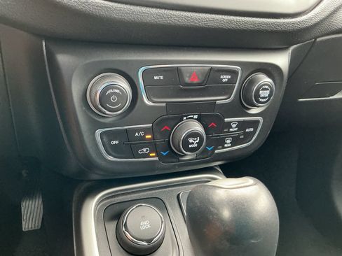 Used 2019 Jeep Compass Latitude AWD/4WD image 28