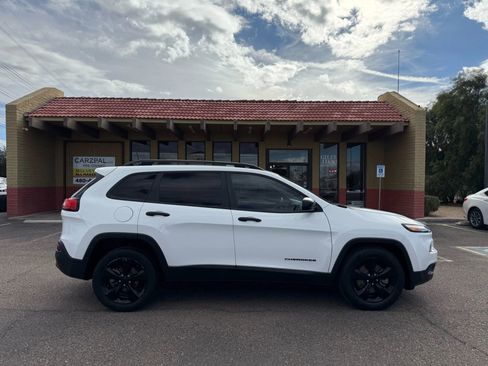 Used 2016 Jeep Cherokee Sport image 12