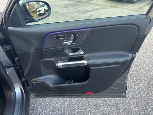 Certified 2021 Mercedes-Benz GLB 250 4MATIC image 19