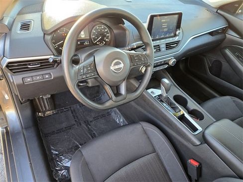 Used 2025 Nissan Altima 2.5 S image 9