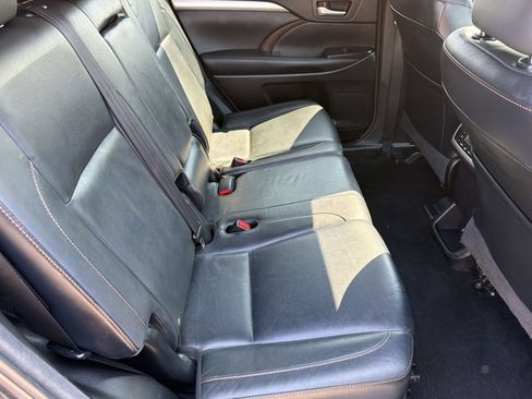 Used 2015 Toyota Highlander XLE FWD image 28