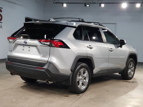 Used 2022 Toyota RAV4 XLE w/ Convenience Package image 7